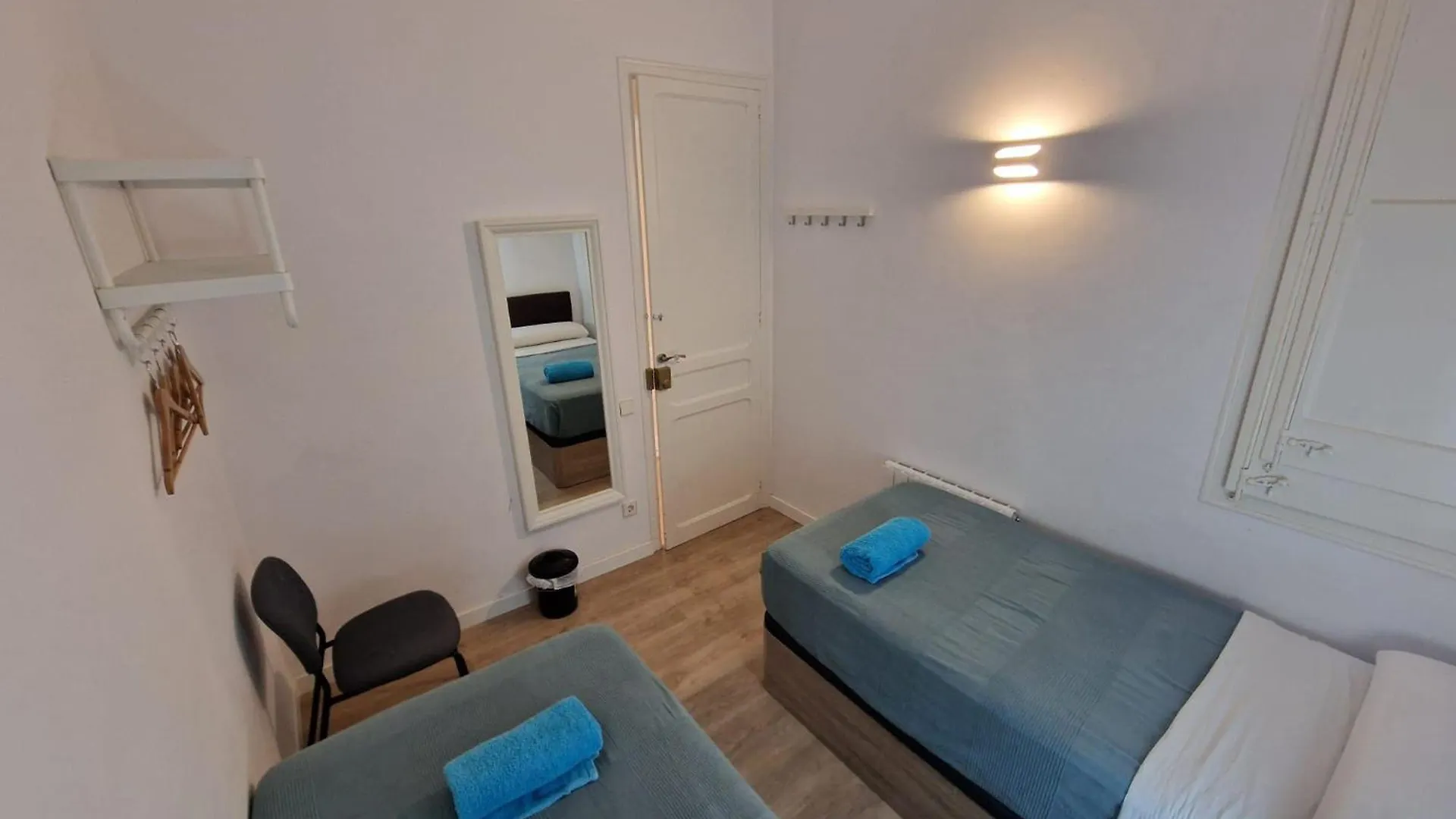 Bed & Breakfast Alojamiento Flor Barcelona Spain